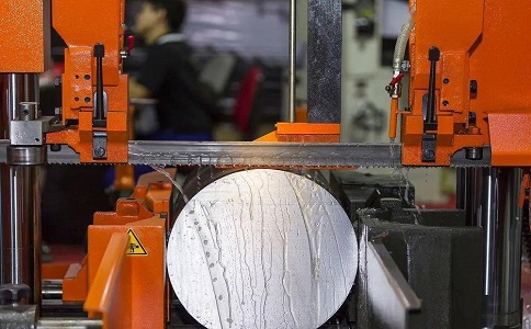 息烽立式金属带锯床切削出现跑带故障解决方法！